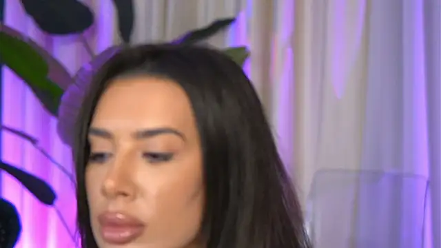 FoxieJullia online show from November 2025 06:16:02 AM