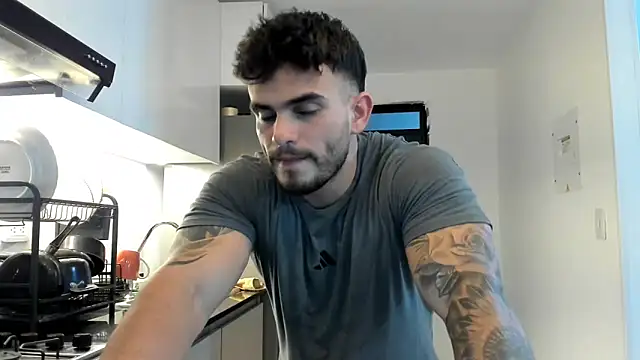 Ricardogo19 online show from December 2025 02:31:01 AM