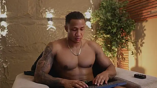 Logan Varela online show from November 2025 08:57:01 PM