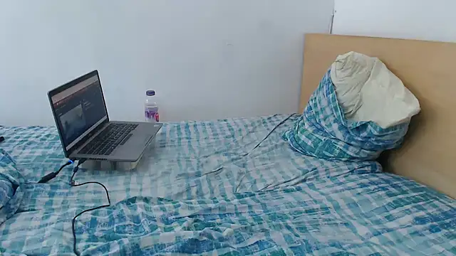 erikamavrik online show from November 2025 07:30:01 AM