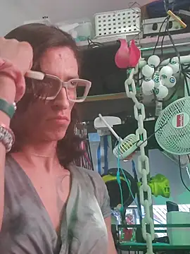 gurlnips online show from January 2026 04:09:01 PM