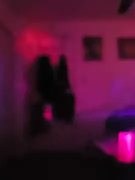 gurlnips online show from February 2026 01:39:01 PM