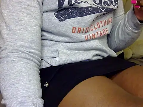 Snapshot of Sexxy_slim_honey chatting on October 2025 05:04:01 PM Sexxy slim honey online show from October 2025 05:04:01 PM