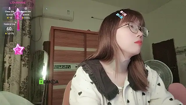 Snapshot of Lili_666 chatting on February 2026 05:00:02 PM Lili 666 online show from February 2026 05:00:02 PM