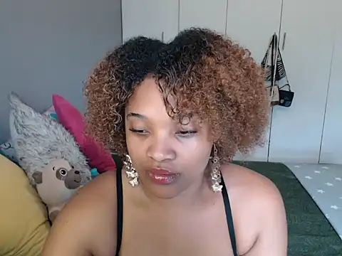 Snapshot of CREAMYCUPCAKExxx chatting on June 2026 07:45:02 AM CREAMYCUPCAKExxx online show from June 2026 07:45:02 AM
