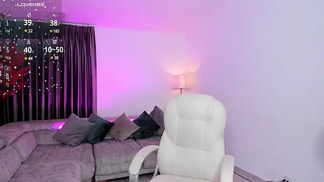 Snapshot of karlaa_james chatting on January 2025 03:31:01 AM karlaa james online show from January 2025 03:31:01 AM