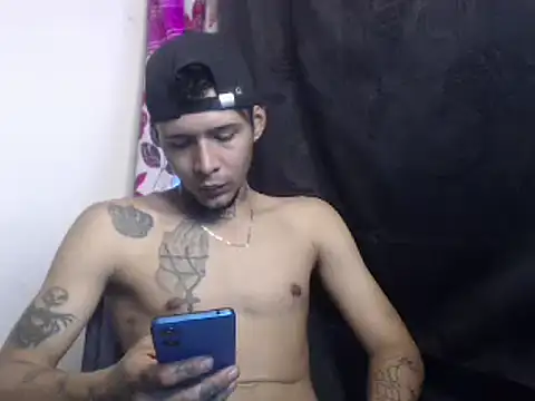 RickyGrey77 online show from December 2024 04:42:01 PM