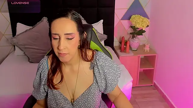 jadde13  online show from November 2025 08:20:01 PM