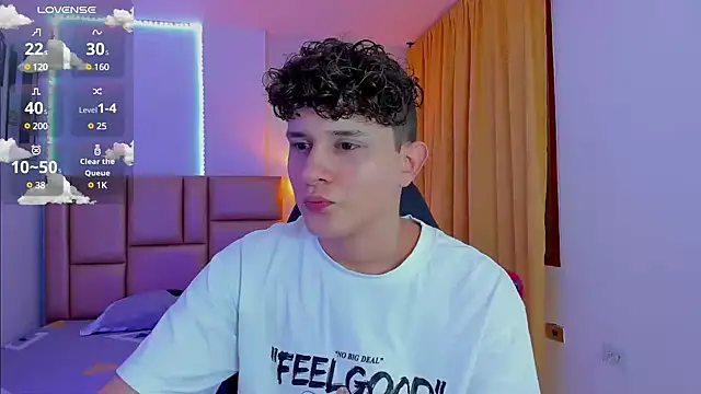 Snapshot of Nathan_Bluee chatting on December 2024 08:28:02 PM Nathan Bluee online show from December 2024 08:28:02 PM