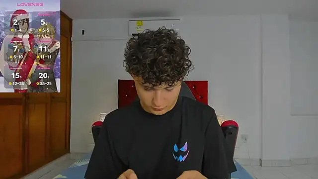 Snapshot of Nathan_Bluee chatting on December 2024 12:55:01 PM Nathan Bluee online show from December 2024 12:55:01 PM