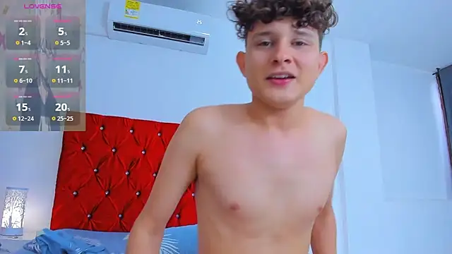 Snapshot of Nathan_Bluee chatting on December 2024 07:03:02 PM Nathan Bluee online show from December 2024 07:03:02 PM