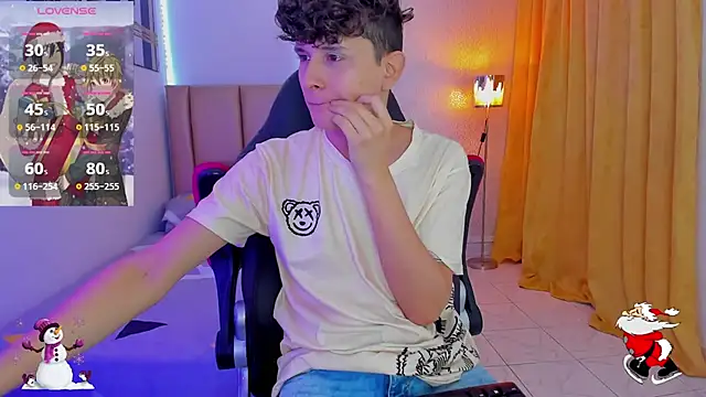 Snapshot of Nathan_Bluee chatting on December 2024 05:34:01 PM Nathan Bluee online show from December 2024 05:34:01 PM