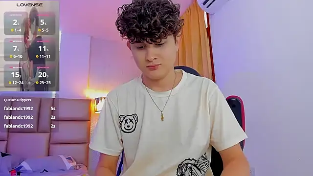 Snapshot of Nathan_Bluee chatting on February 2025 06:15:02 PM Nathan Bluee online show from February 2025 06:15:02 PM