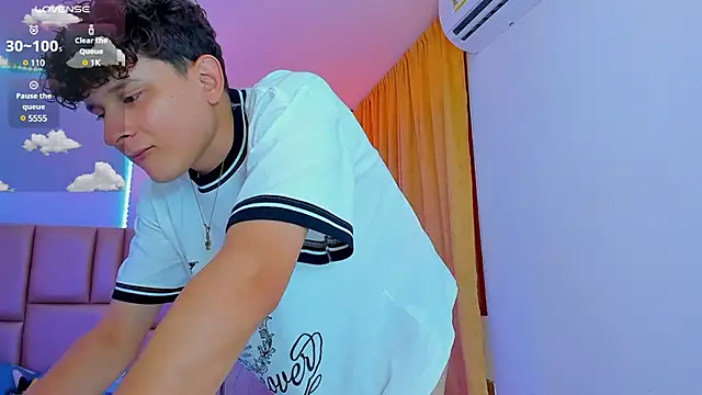 Snapshot of Nathan_Bluee chatting on March 2025 04:18:01 PM Nathan Bluee online show from March 2025 04:18:01 PM