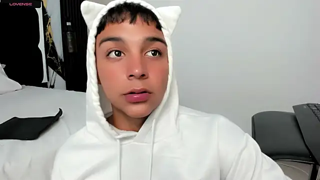 Snapshot of Seductivo_jr chatting on May 2026 10:39:01 PM Seductivo jr online show from May 2026 10:39:01 PM
