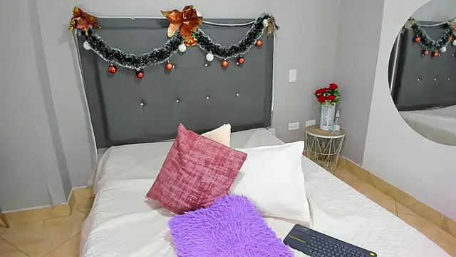 emma lye online show from December 2024 11:17:02 PM