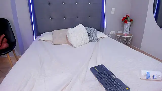 emma lye online show from March 2025 12:43:01 AM