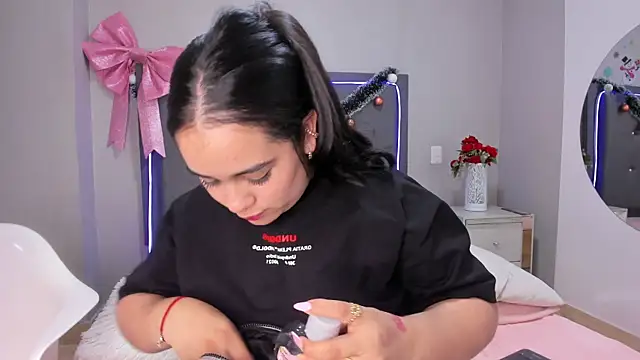 emma lye online show from December 2025 09:14:01 AM