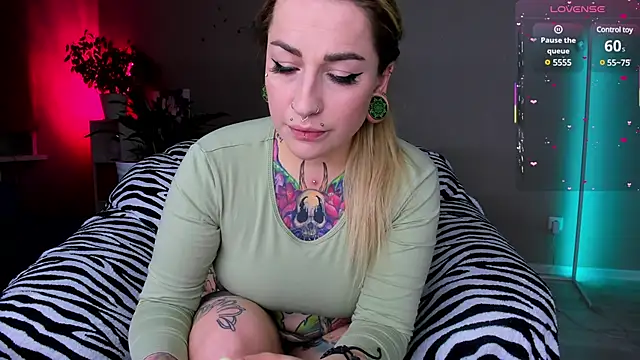 Snapshot of Tanya_Acid chatting on February 2025 06:58:01 PM Tanya Acid online show from February 2025 06:58:01 PM