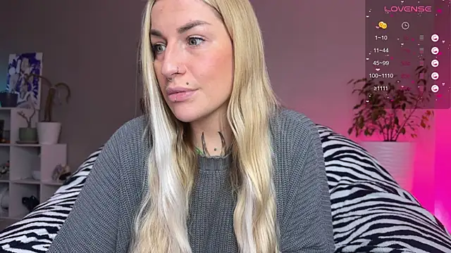 Snapshot of Tanya_Acid chatting on December 2025 03:21:01 PM Tanya Acid online show from December 2025 03:21:01 PM