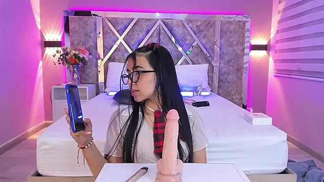 Larabrooks online show from January 2025 12:54:01 AM