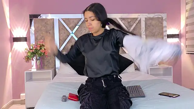 Larabrooks online show from November 2025 11:52:02 AM