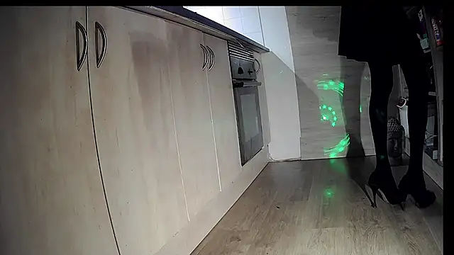 Snapshot of FLakiReve chatting on November 2025 09:24:02 PM FLakiReve online show from November 2025 09:24:02 PM