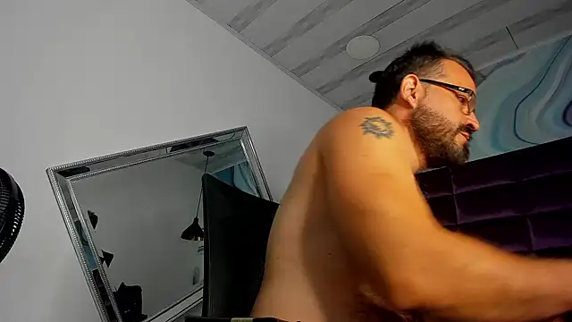 Snapshot of SbasTone_Muscle chatting on February 2025 01:48:02 PM SbasTone Muscle online show from February 2025 01:48:02 PM