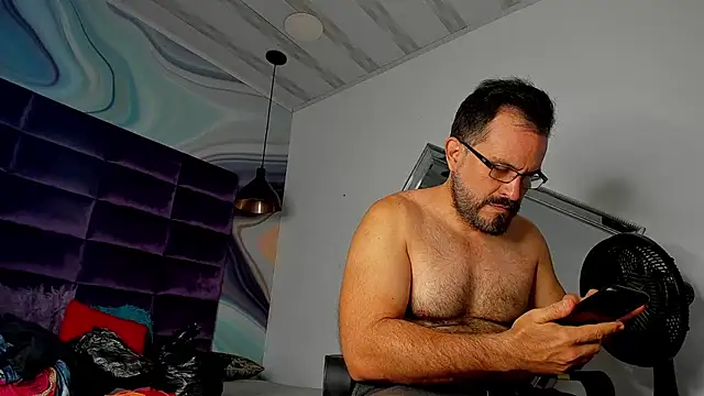 Snapshot of SbasTone_Muscle chatting on February 2025 01:28:01 PM SbasTone Muscle online show from February 2025 01:28:01 PM