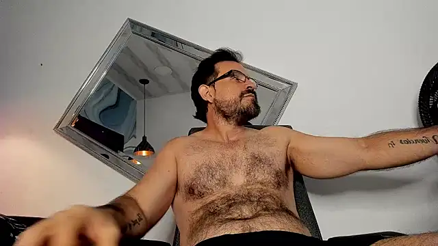 Snapshot of SbasTone_Muscle chatting on October 2025 01:17:02 PM SbasTone Muscle online show from October 2025 01:17:02 PM