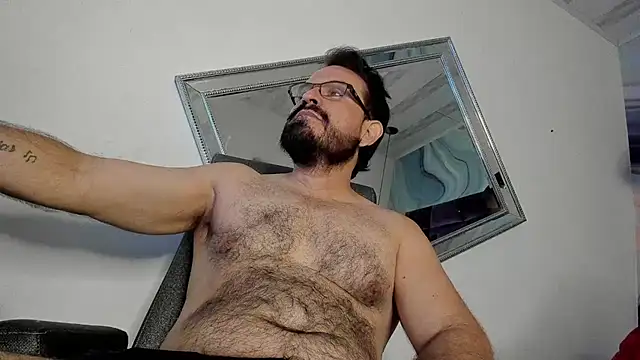 Snapshot of SbasTone_Muscle chatting on October 2025 01:19:01 PM SbasTone Muscle online show from October 2025 01:19:01 PM