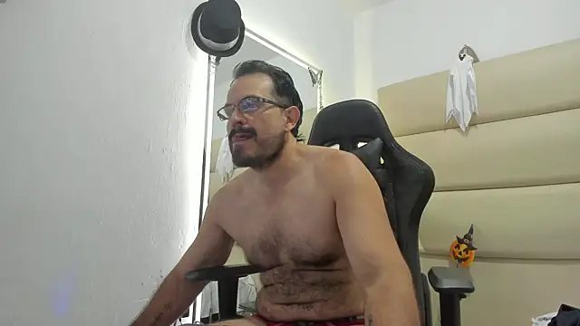 Snapshot of SbasTone_Muscle chatting on October 2025 11:39:02 AM SbasTone Muscle online show from October 2025 11:39:02 AM