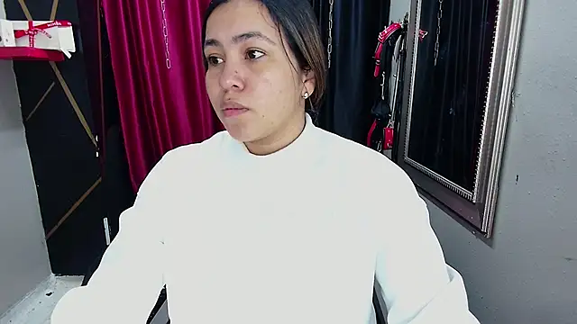 Snapshot of AmorMia chatting on December 2024 01:07:02 PM AmorMia online show from December 2024 01:07:02 PM