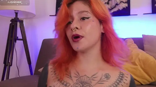 Snapshot of Daarlene chatting on September 2025 05:27:01 PM Daarlene online show from September 2025 05:27:01 PM