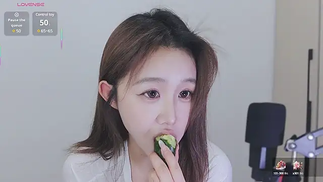 Hazel-11 online show from February 2025 01:50:01 PM