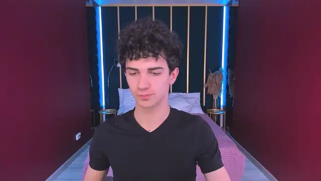 Snapshot of LarryProject chatting on November 2025 09:02:02 PM LarryProject online show from November 2025 09:02:02 PM