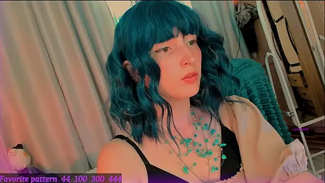 Snapshot of Toxic_Ellies chatting on May 2026 03:17:01 PM Toxic Ellies online show from May 2026 03:17:01 PM