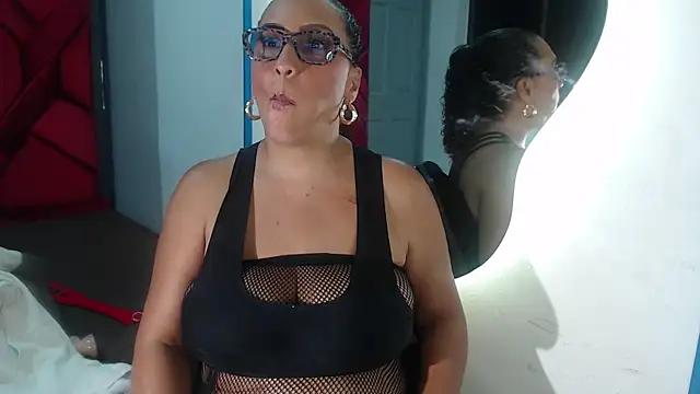 Snapshot of EvaMills1 chatting on February 2025 03:18:01 PM EvaMills1 online show from February 2025 03:18:01 PM