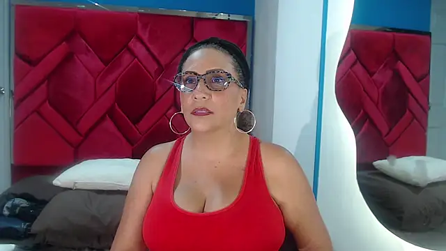 Snapshot of EvaMills1 chatting on February 2025 07:42:01 PM EvaMills1 online show from February 2025 07:42:01 PM