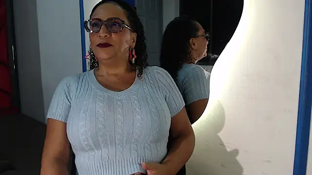 Snapshot of EvaMills1 chatting on February 2025 07:42:01 PM EvaMills1 online show from February 2025 07:42:01 PM