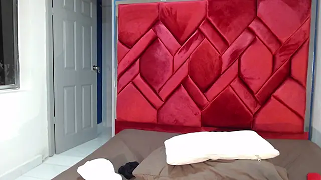 Snapshot of EvaMills1 chatting on February 2025 03:05:02 PM EvaMills1 online show from February 2025 03:05:02 PM