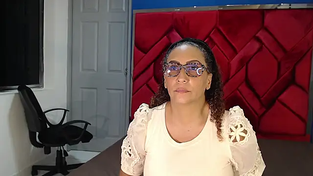 Snapshot of EvaMills1 chatting on February 2025 07:41:01 PM EvaMills1 online show from February 2025 07:41:01 PM