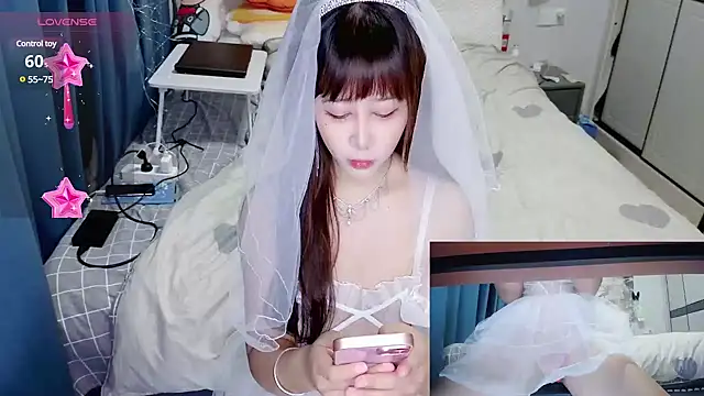 Snapshot of Angelababy001 chatting on December 2024 12:25:02 PM Angelababy001 online show from December 2024 12:25:02 PM