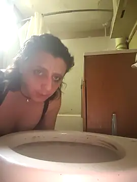 UniqueKorn86 online show from April 2026 06:25:01 PM