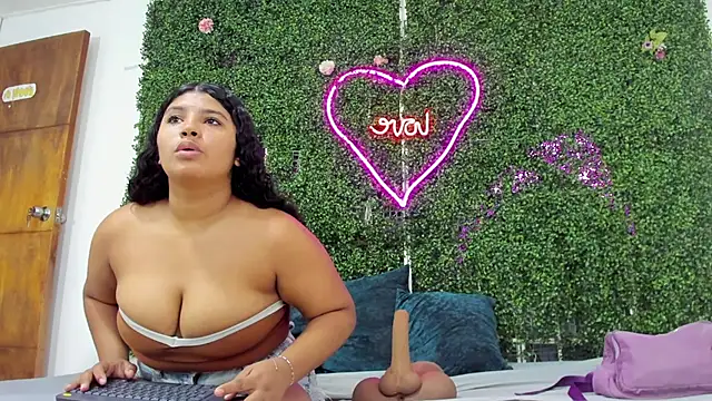 valentina 0  online show from December 2025 08:14:01 PM