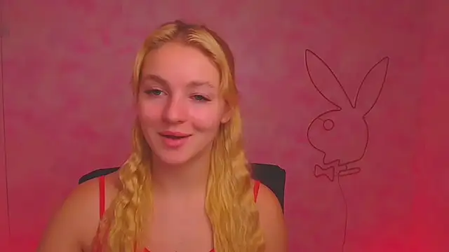 Snapshot of Milka_kiss_ chatting on December 2024 10:01:02 AM Milka kiss  online show from December 2024 10:01:02 AM