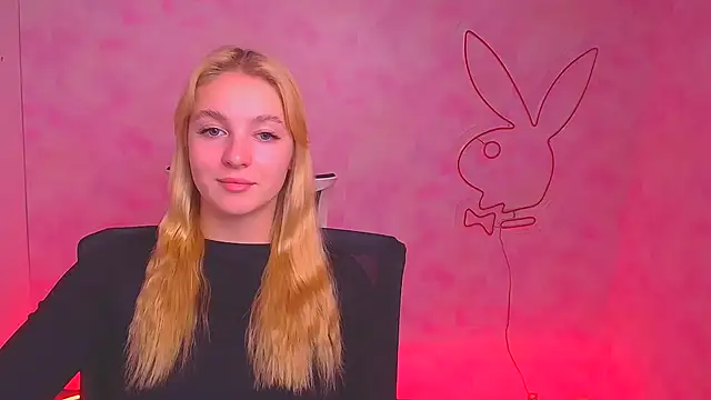 Snapshot of Milka_kiss_ chatting on December 2024 10:27:01 AM Milka kiss  online show from December 2024 10:27:01 AM