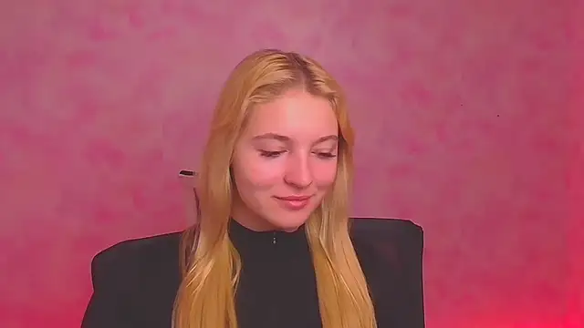 Snapshot of Milka_kiss_ chatting on December 2024 07:03:01 AM Milka kiss  online show from December 2024 07:03:01 AM