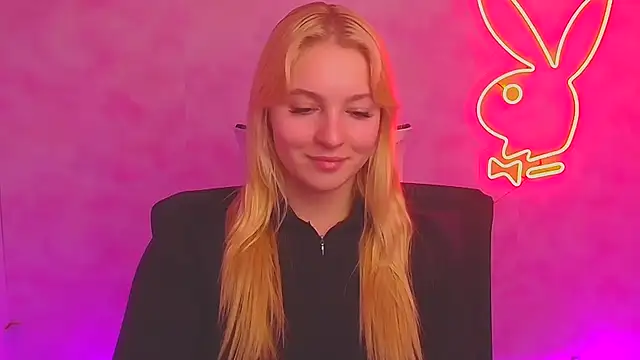 Snapshot of Milka_kiss_ chatting on January 2025 03:31:02 PM Milka kiss  online show from January 2025 03:31:02 PM