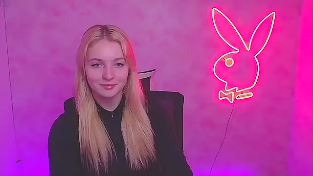 Snapshot of Milka_kiss_ chatting on February 2025 12:37:01 PM Milka kiss  online show from February 2025 12:37:01 PM